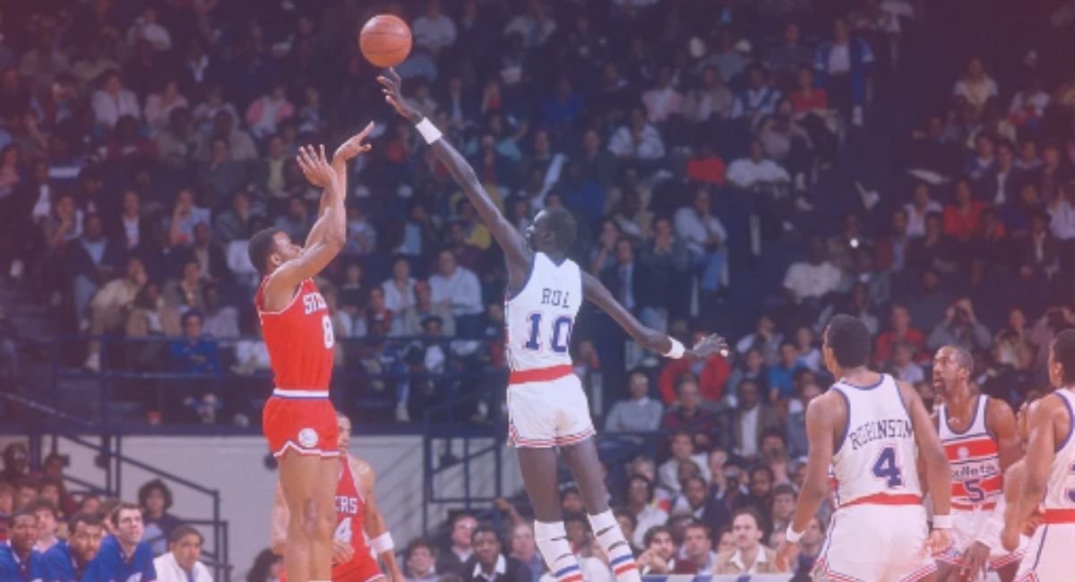 What team did Manute Bol play for